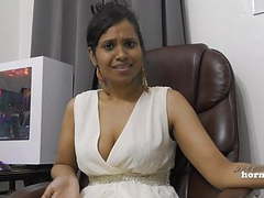 Indian Nudes presents: Indian aunty peeing