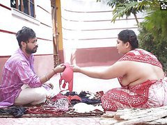 Indian Nudes presents: Desi bra and panty salesman bade bade dudhwali gao ki chhori ko bra ke badale chod diya maje lekar ( hindi audio )