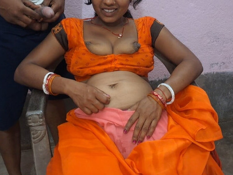 Indian Nudes presents: Indian desi girls sax
